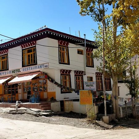 Hotel Deyzor Kaza Extérieur photo