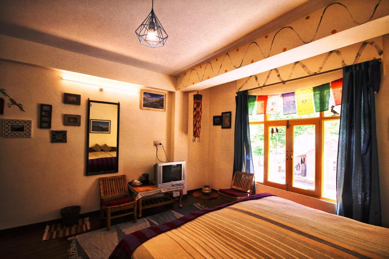 Hotel Deyzor Kaza Extérieur photo